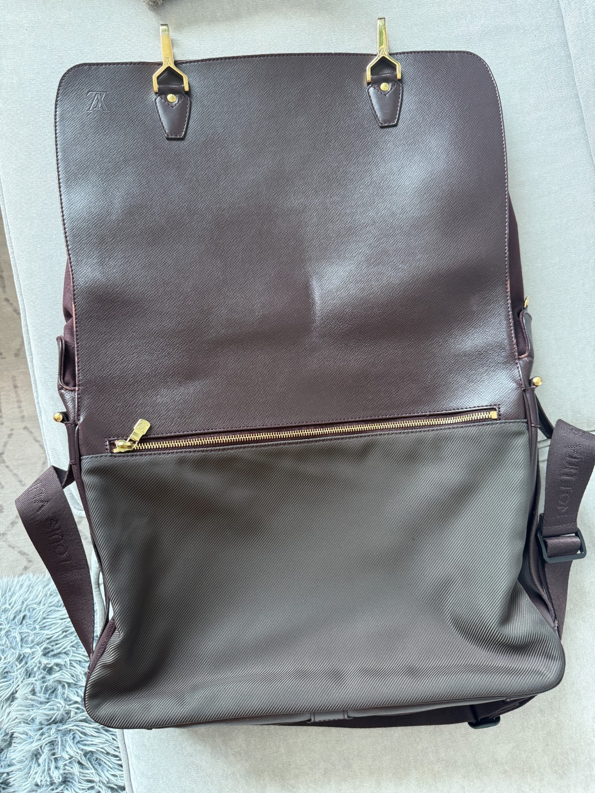 Louis Vuitton Dersou Messenger Bag Bordeaux Taiga Leather Men’s Crossbody