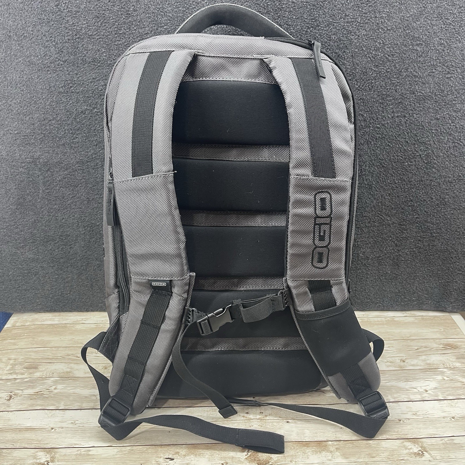 OGIO® Ace Pack Metallic Gray Backpack, 1680D, 1,450 cu. in./22.1 L, PADDED