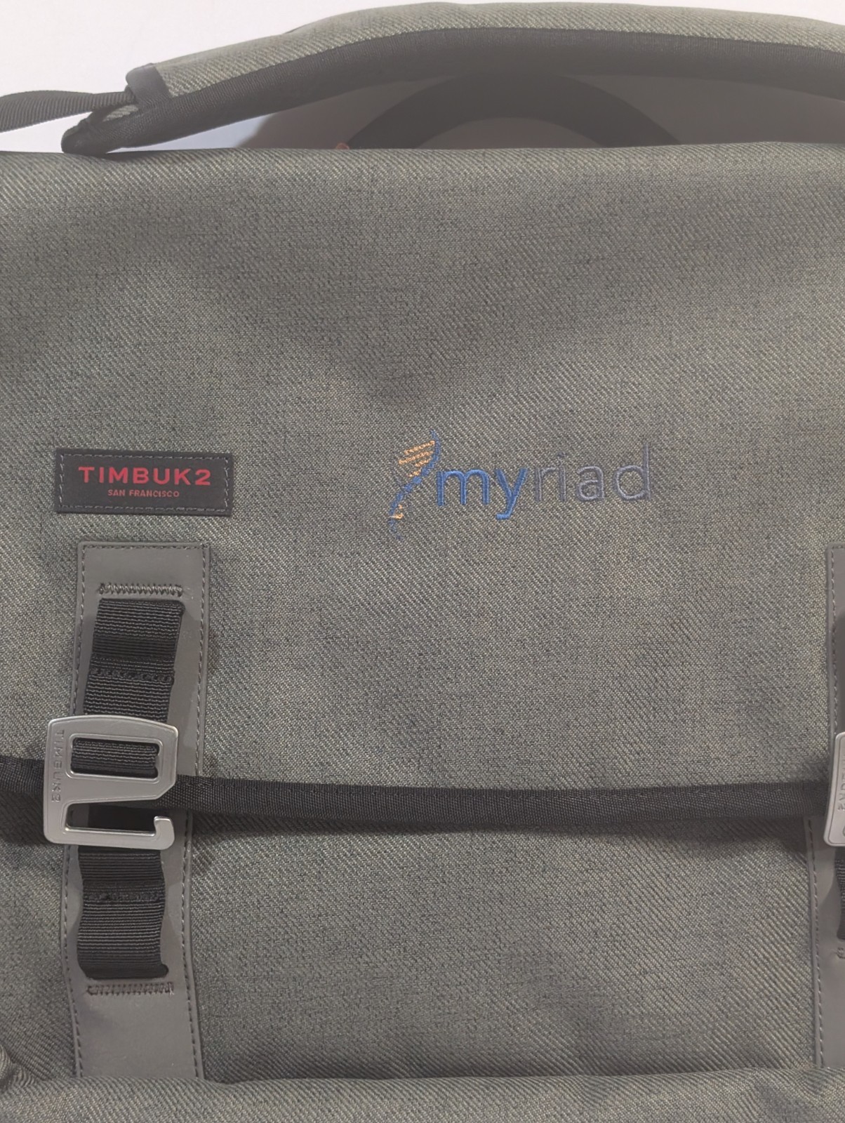 Timbuk2 Command Messenger Bag Size Medium Gray School Work Travel Myriad Logo