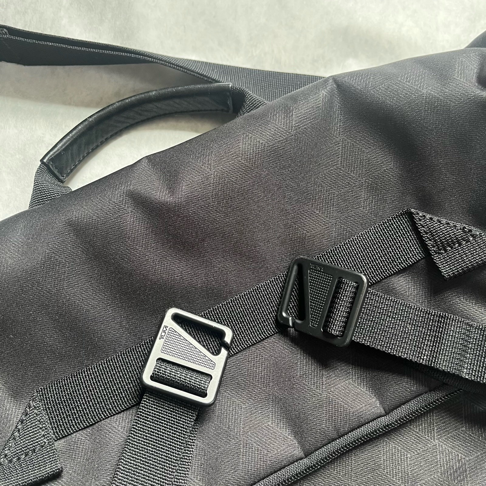 TUMI Tahoe Bode Messenger Bag Black Laptop Business Bag Flip Top Pockets Casual