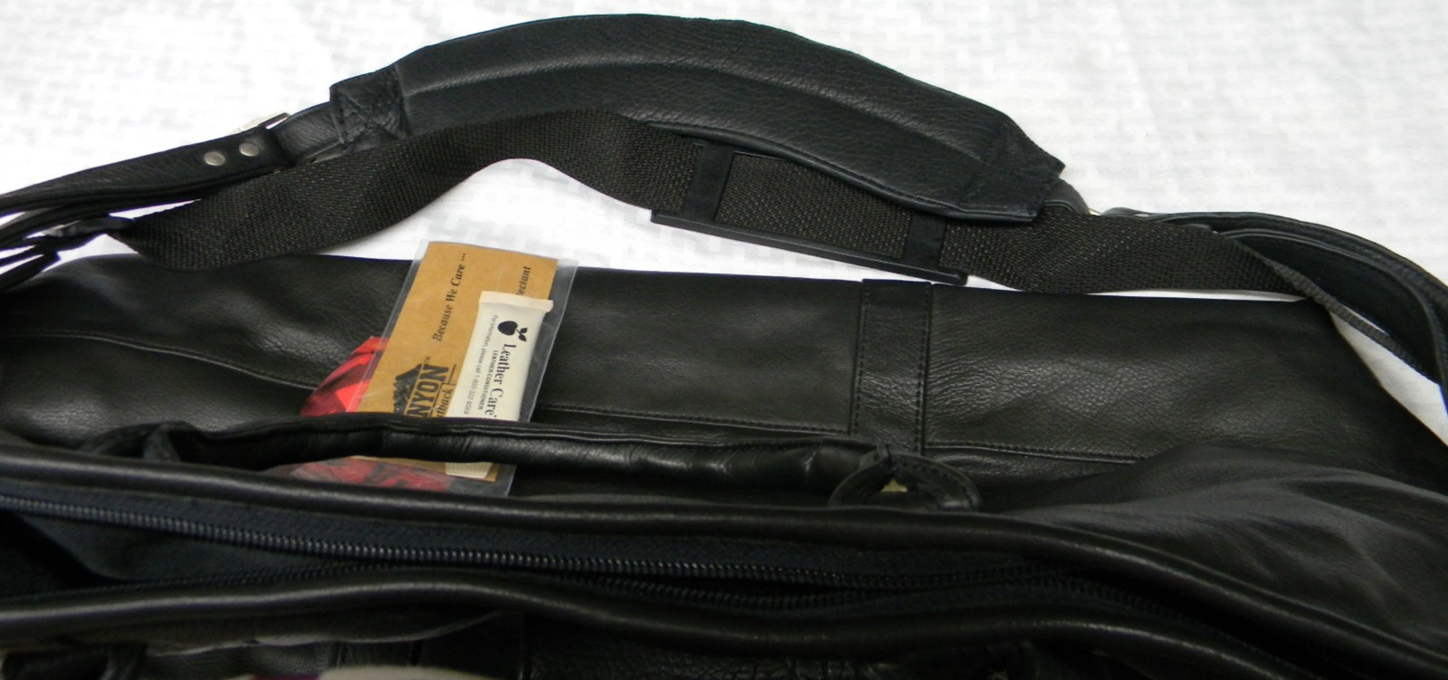 CANYON OUTBACK BLACK GENUINE COWHIDE LEATHER 22″ DUFFLE/WEEKENDER BAG #D305 NEW