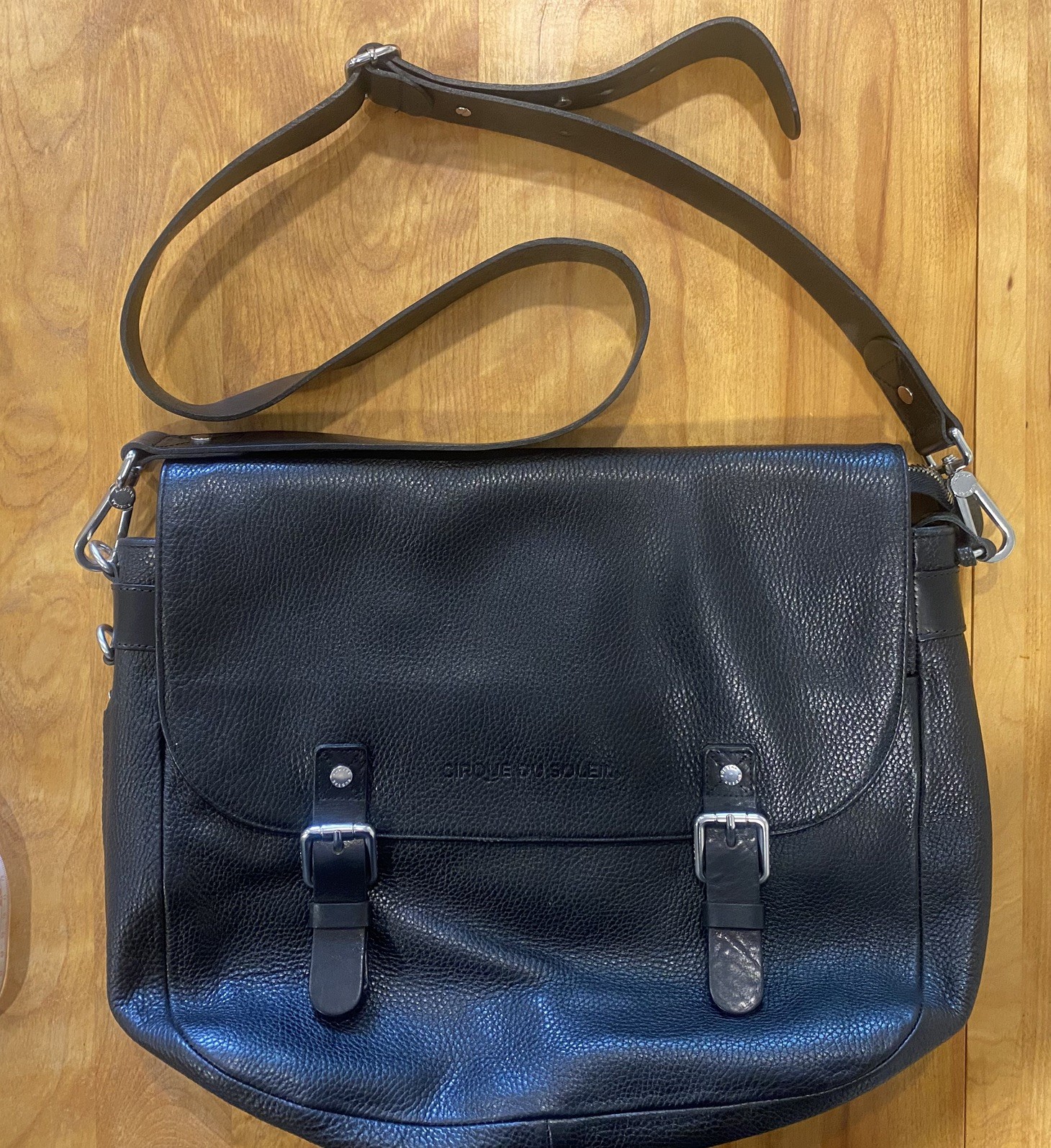Genuine RUDSAK Made in Canada Black Leather Messenger Bag Work School NWOT