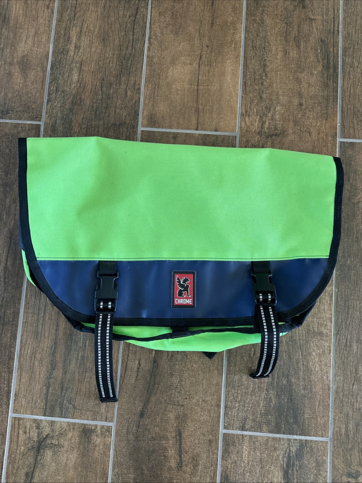 Chrome Industries Metropolis Messenger Bag – Neon Green/ Blue