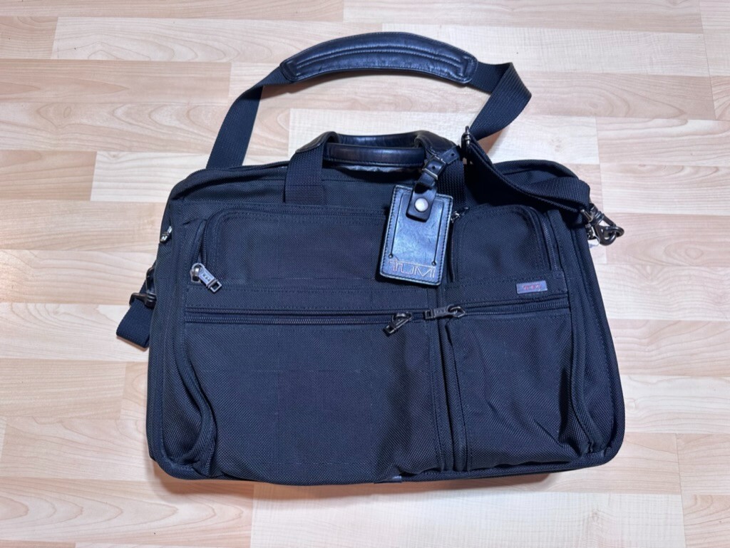 TUMI Alpha Black Ballistic expandable Laptop Business Briefcase 26041D4 EUC $595