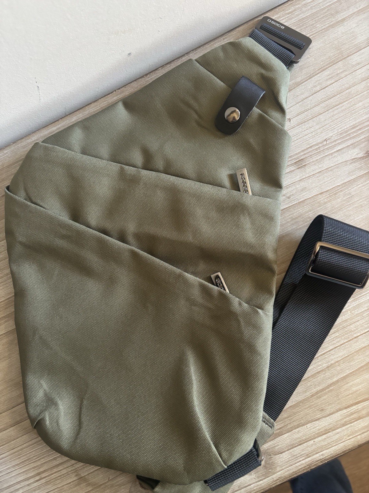 Osoce Unisex Anti-Theft RFID Crossbody Sling Bag Green, Adjustable Reflective
