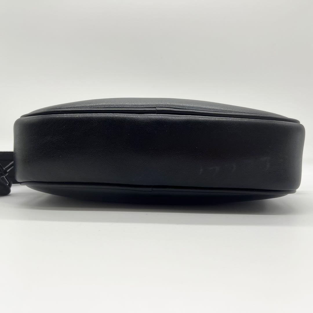 Good condition DIESEL camera bag HOLI-D Oval D leather black