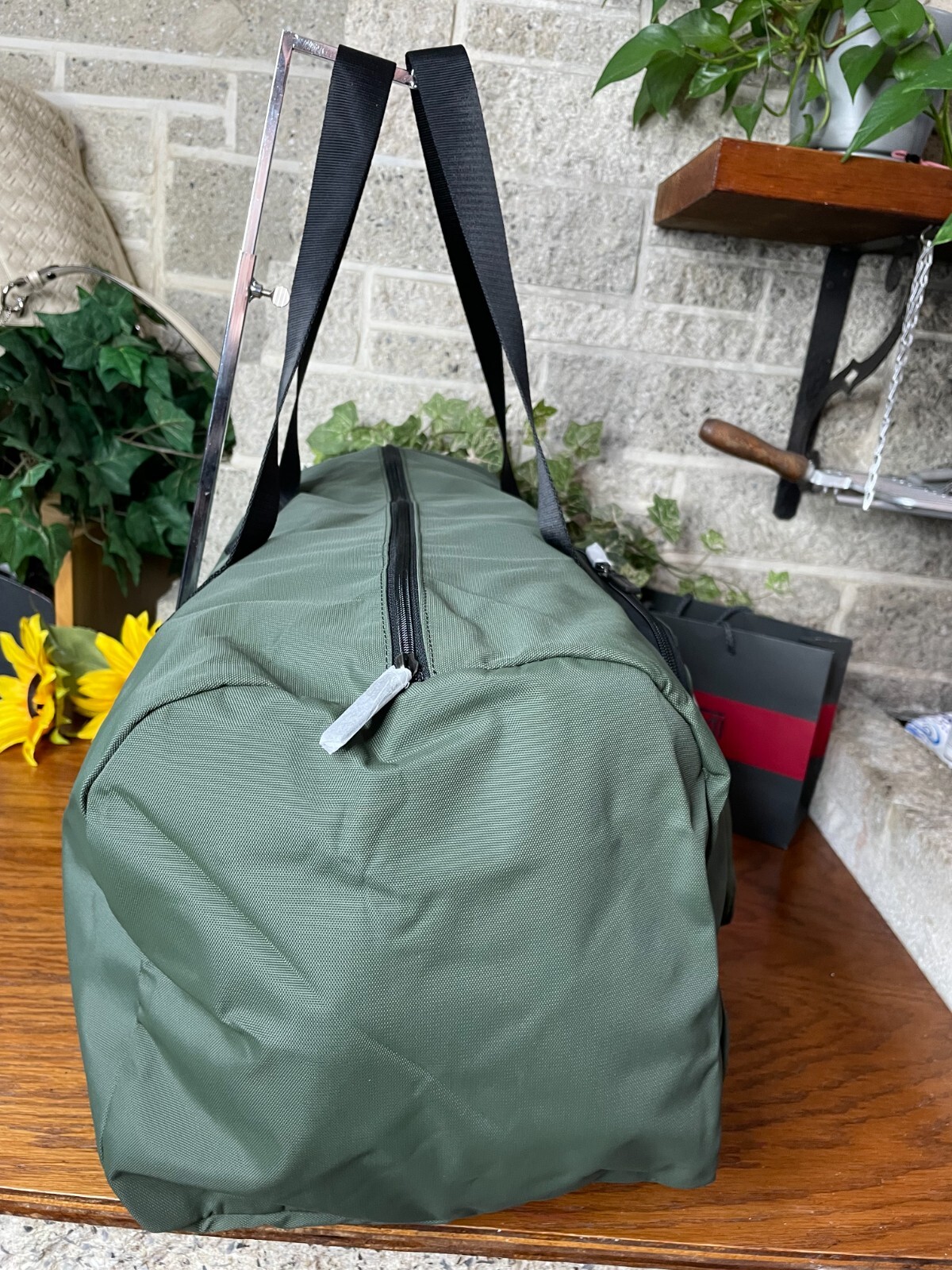 NWT TUMI OLIVE GREEN PACKABLE DUFFLE FOLDABLE DUFFEL TOTE BAG TRAVEL CARRYON