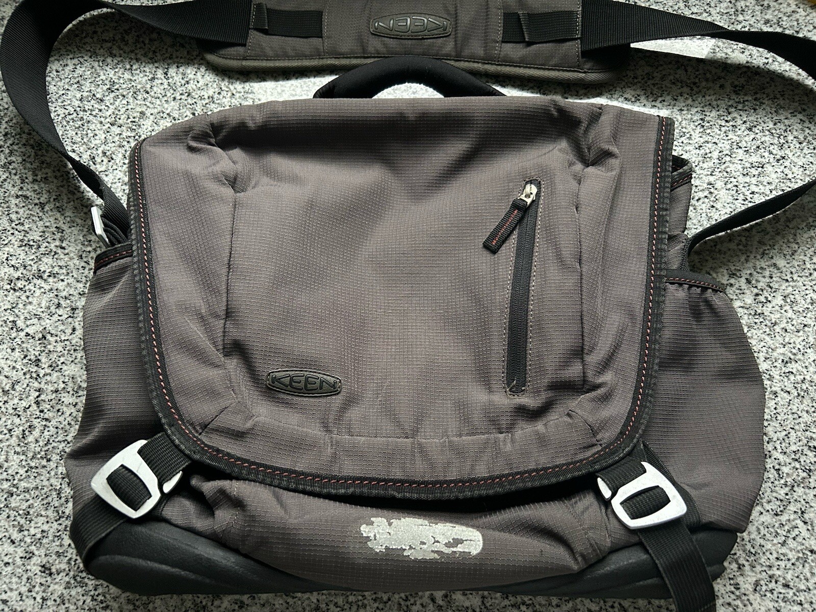 Keen Hybrid Transport Messenger Bag Durable Rubber Bottom B60*