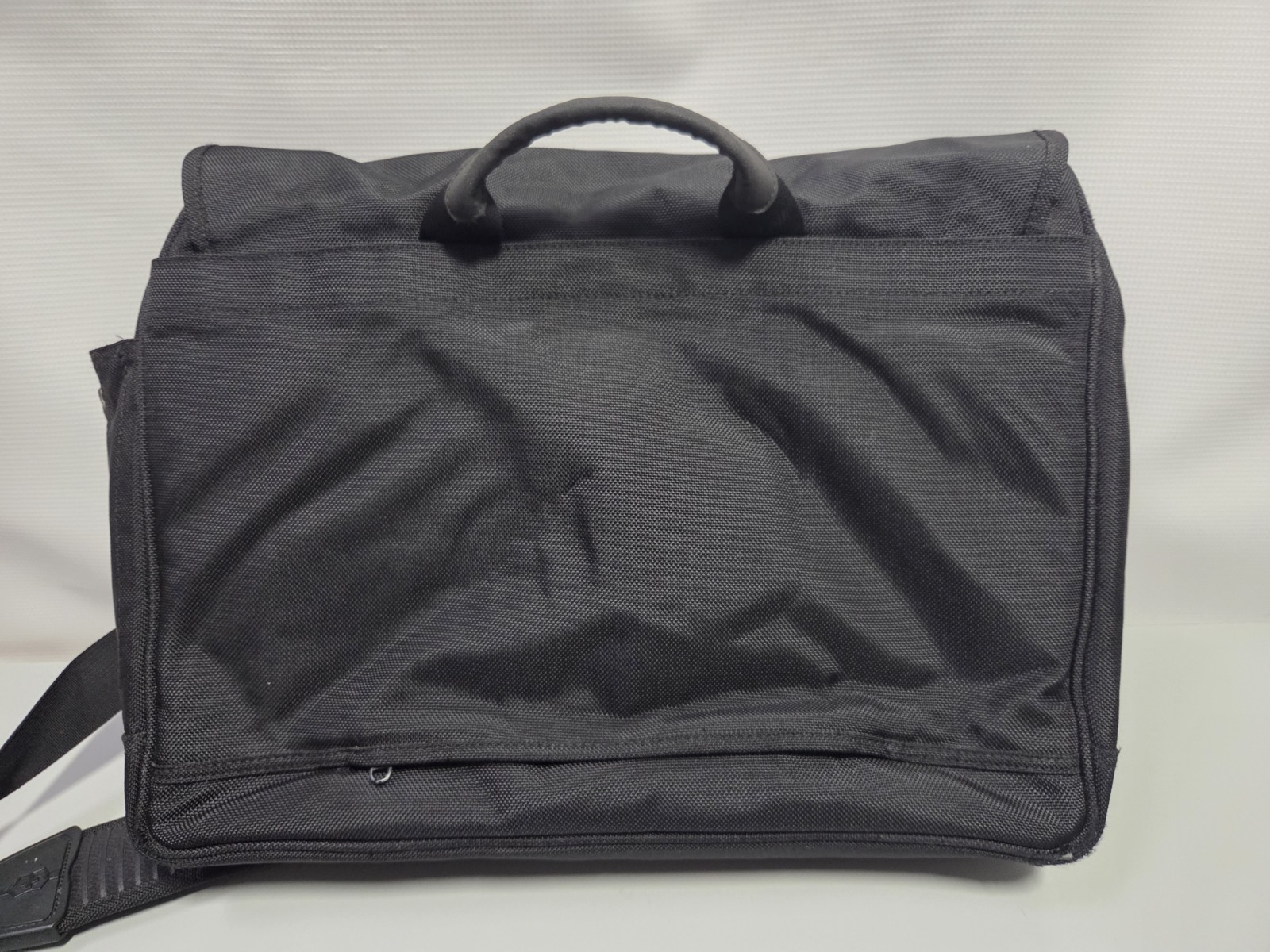 Victorinox messenger bag in black canvas 17x12x5″