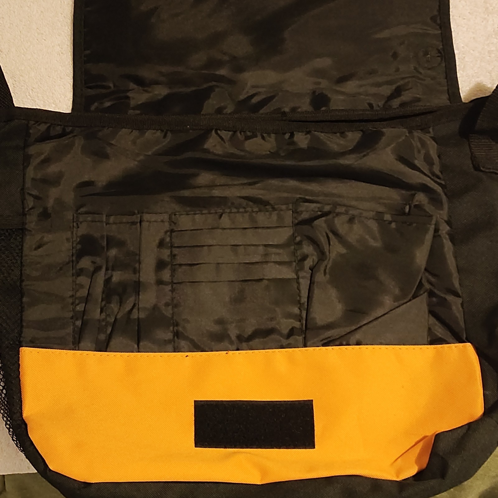 Leed’s FedEx Messenger lab top bag