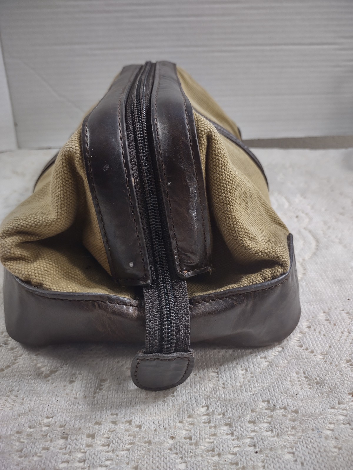 Fossil Canvas & Leather Brown Beige Toiletry Cosmetic Travel Bag Hinged Lid Read