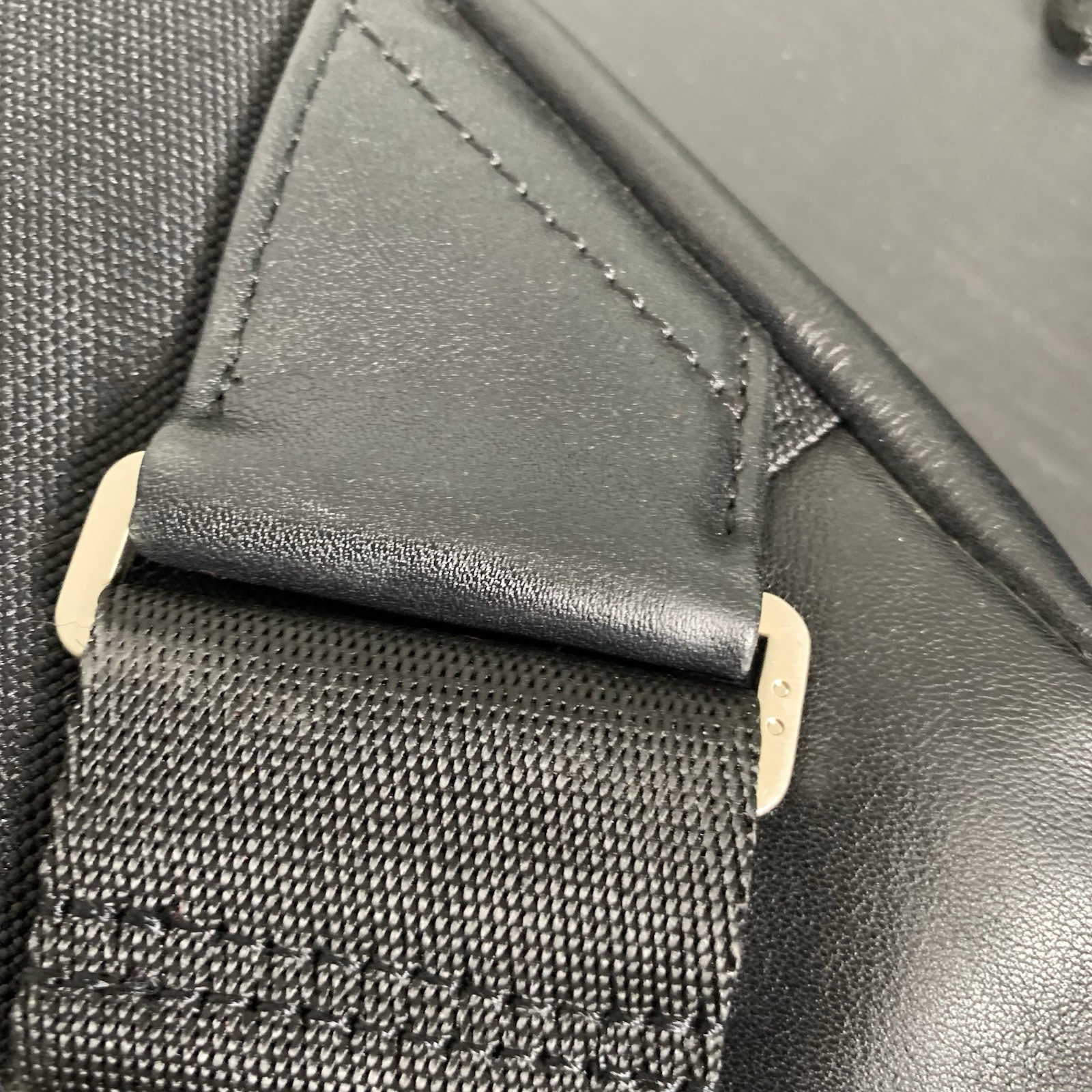 Knomo London – Black Laptop Messenger Bag with Shoulder Strap
