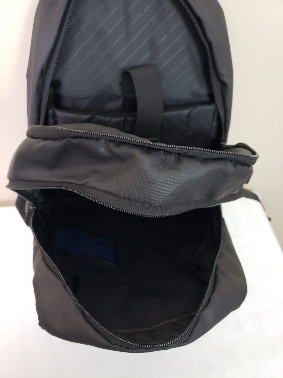 Arctic Hunter 20005 Backpack USB Port Black Travel Laptop Bag Waterproof