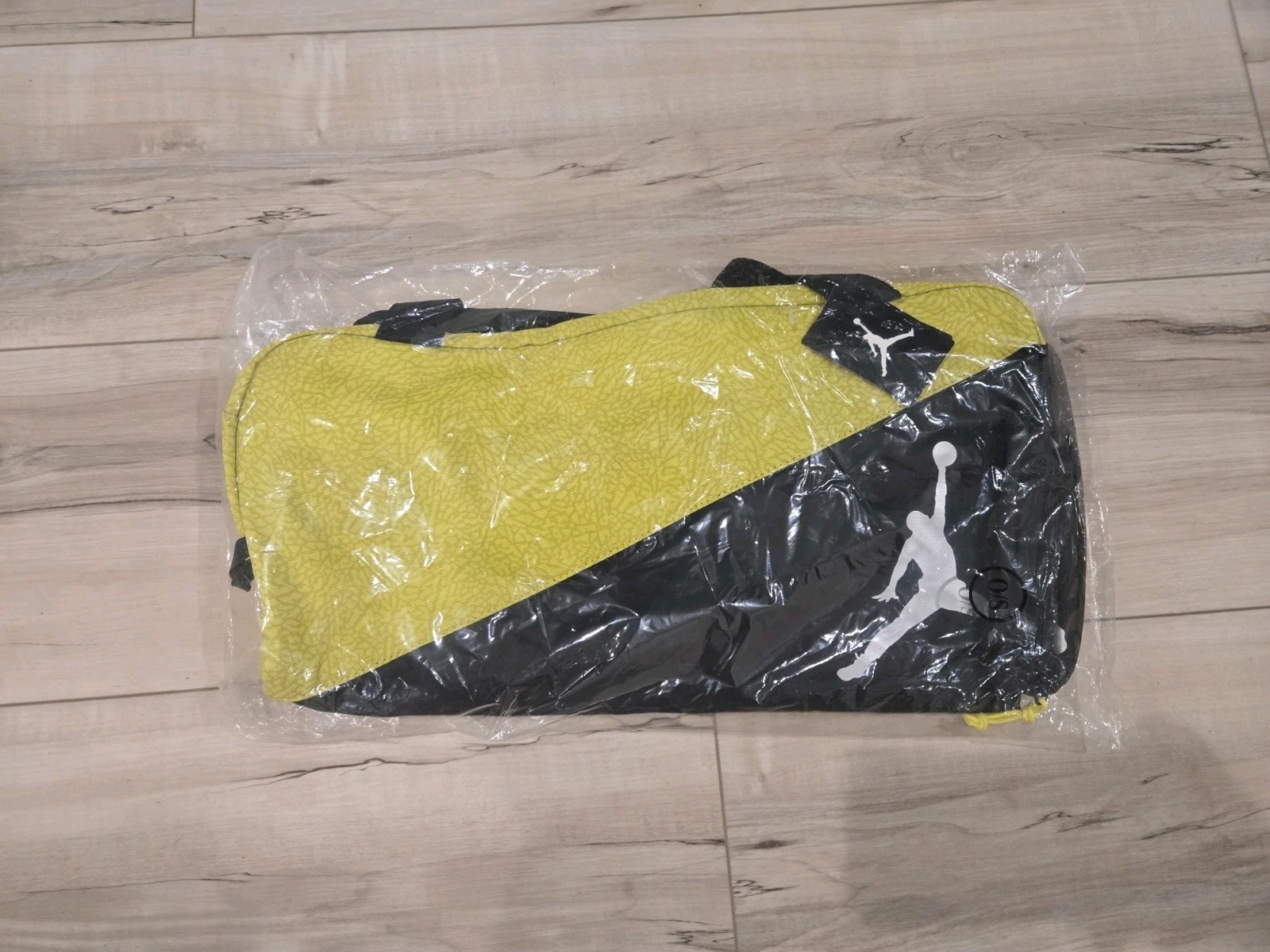 NWT NIKE AIR JORDAN JUMPMAN SPORTS ELEMENTAL YELLOW BLACK DUFFEL BAG 8A1908-E5A