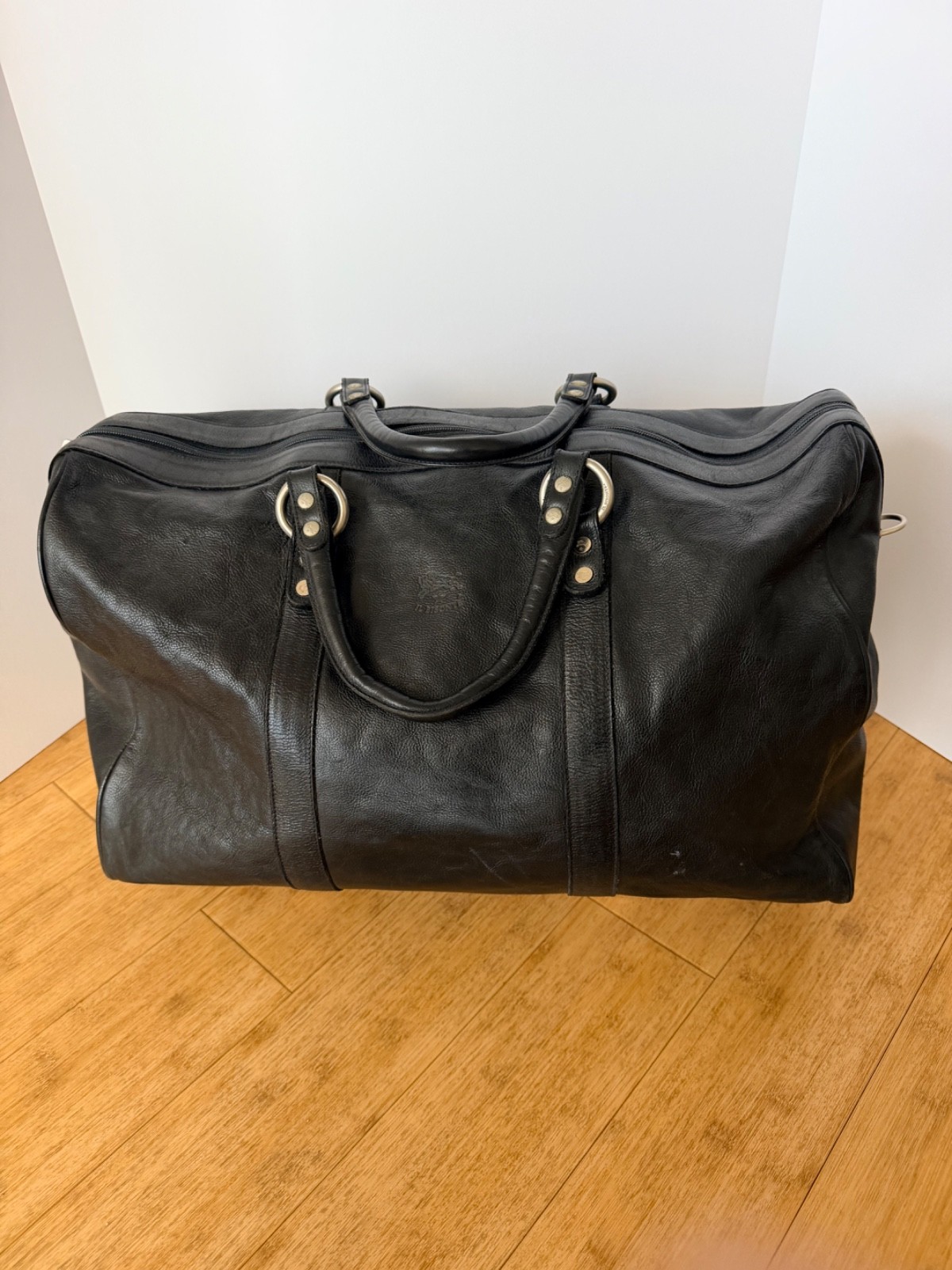 Il Bisonte weekend duffel. 20″ x 10″ x 12″