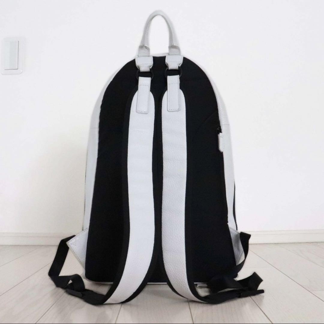 BARNEYS NEW YORK Leather Backpack White & Black 28x41cm