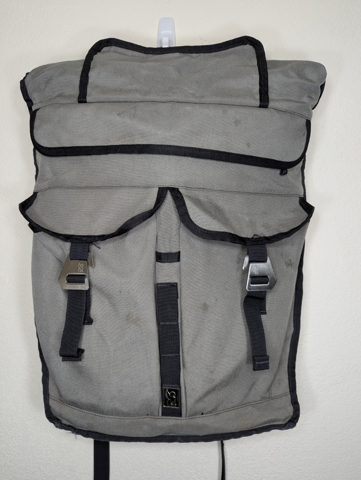 Chrome Industries Orlov Rolltop Backpack – Gray – Commuter Bag w/ Pouch