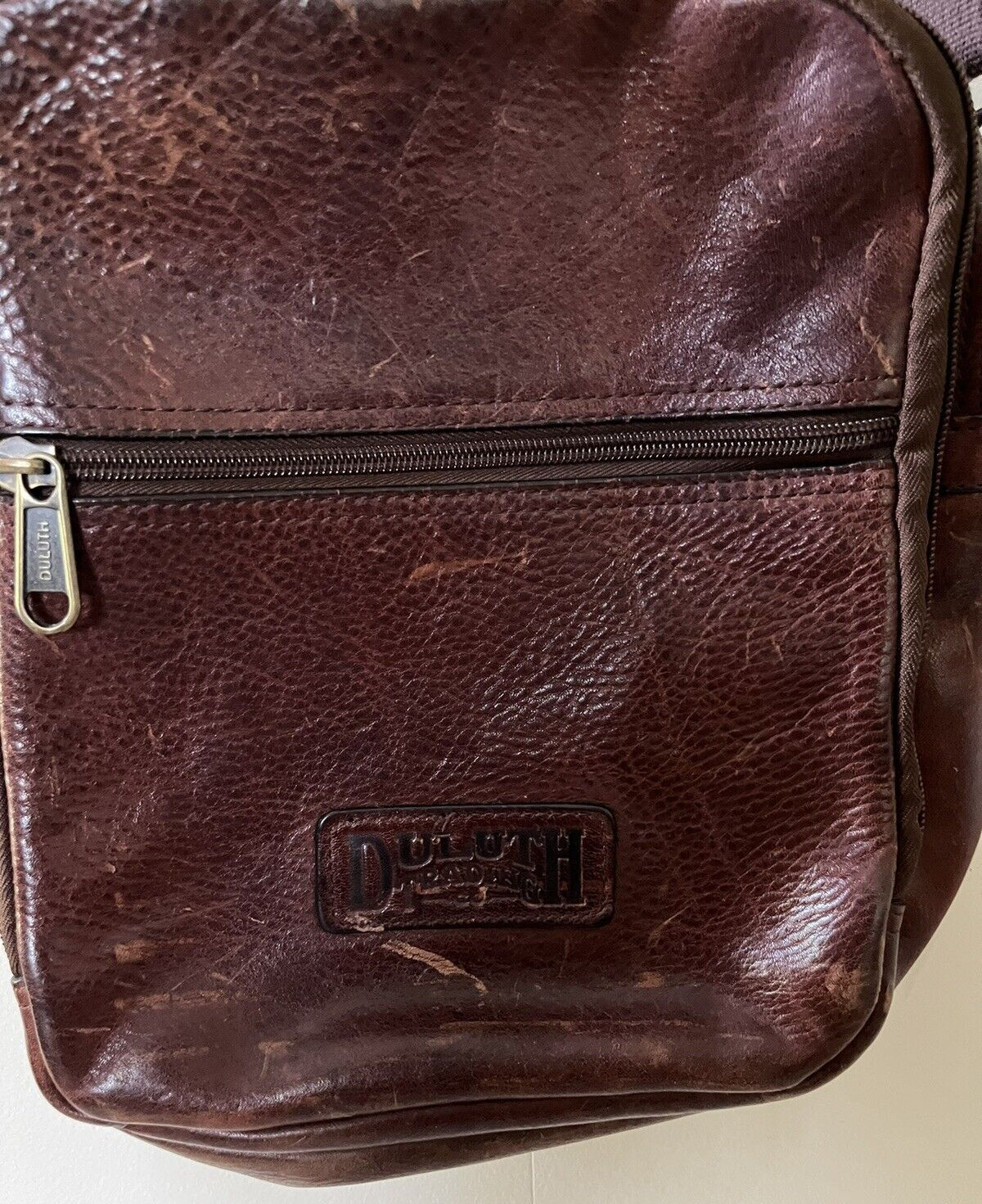 Duluth Trading Co Leather Lifetime Messenger Crossbody Shoulder Bag Man Bag
