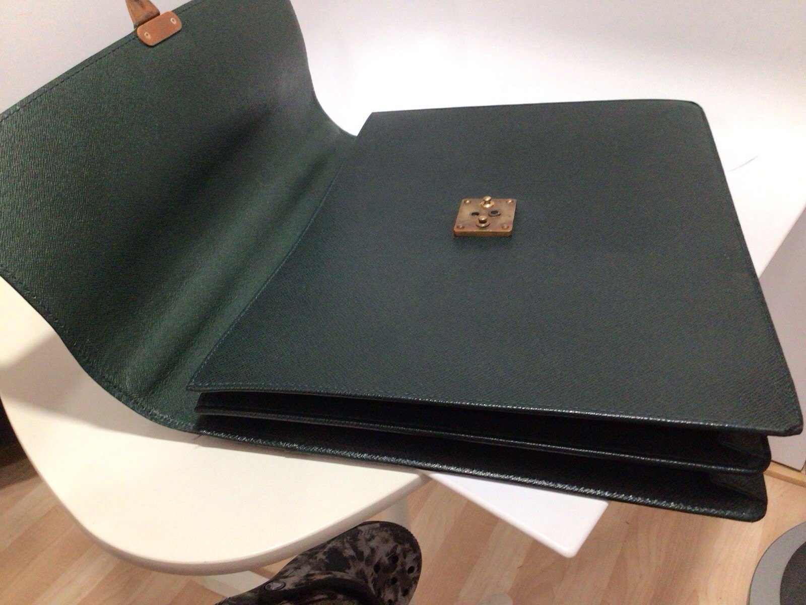 LOUIS VUITTON PARIS BRIEFCASE DOCUMENTS BAG – TAIGA / CODE MI0965 /GREAT