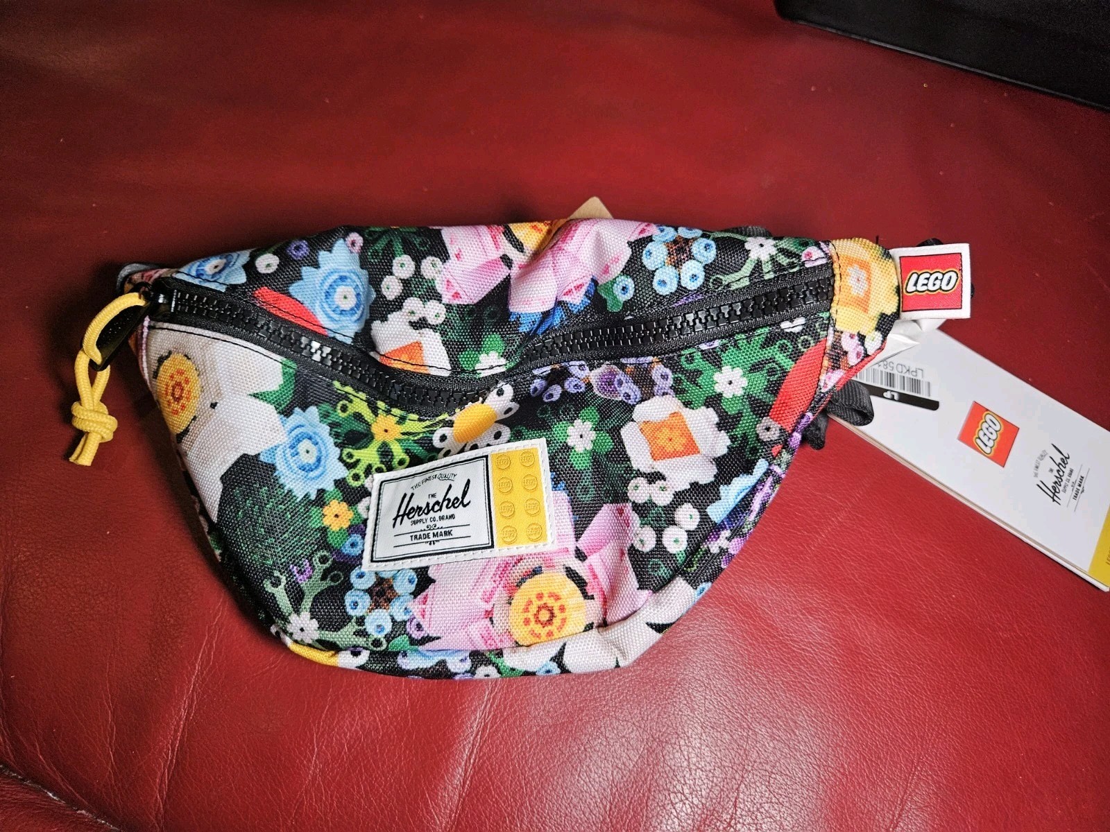 Herschel Supply Co. x Lego 5009279Herschel Classic™ Hip Pack – Garden Floral