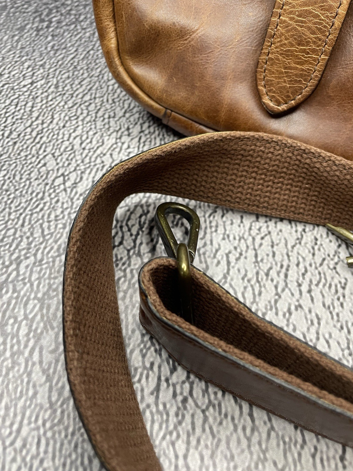 New TECOVAS Men Bartlett Messenger Cognac Brown Bovine Broken Carabiner