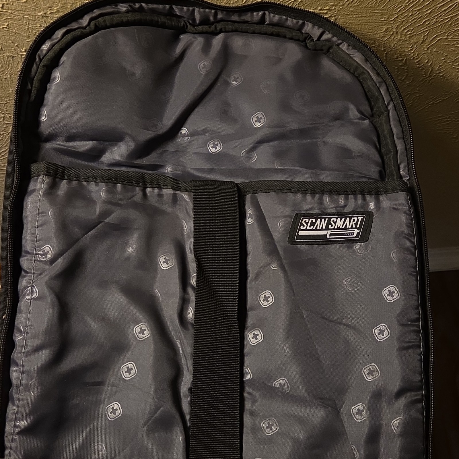 SWISSGEAR Scan Smart Black Backpack Laptop Sleeve Inner & Outer Pockets
