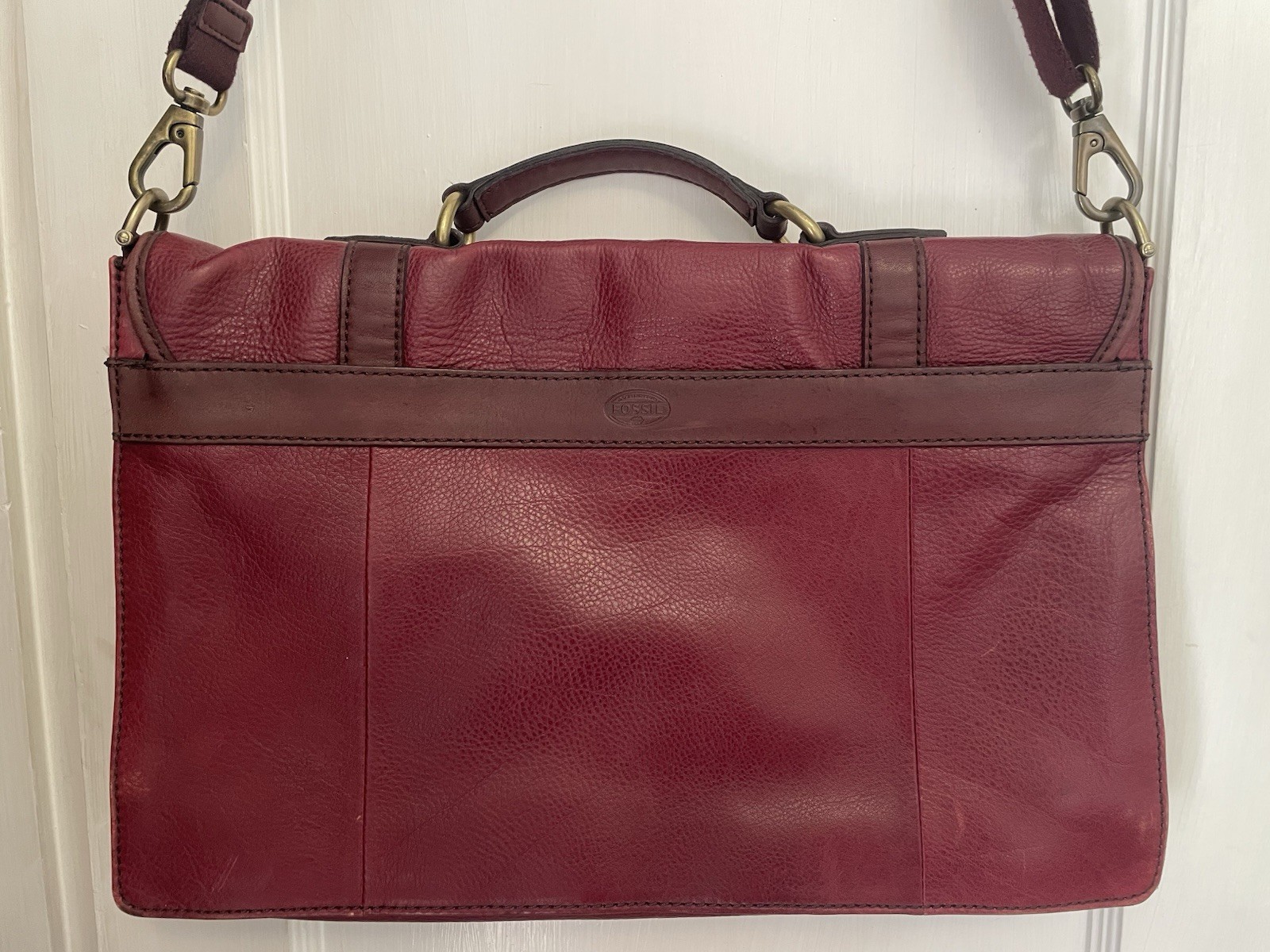 Fossil Burgundy Messenger Bag Adjustable Strap Pockets Buckle Zip Shoulder