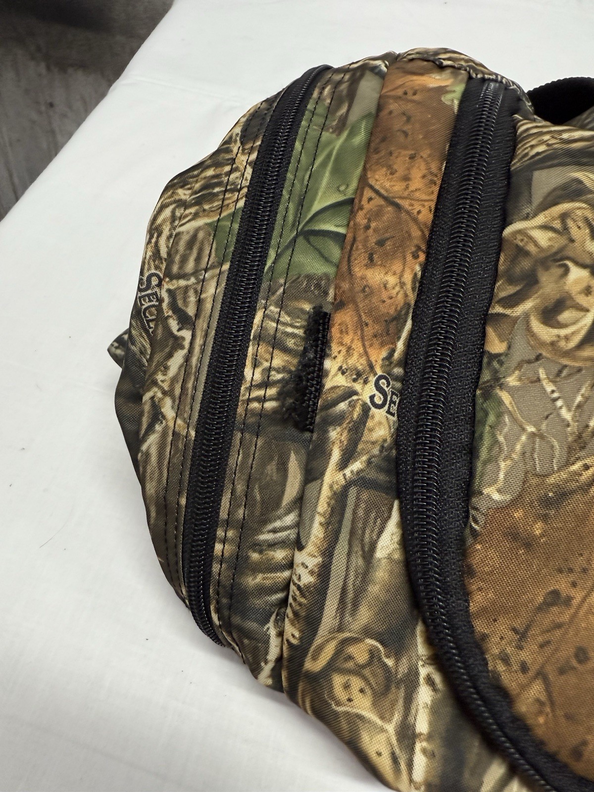 Cabela’s Camo Duffel Bag, Seclusion 3D, 19″ Hunting Gym Travel Tote No SHOULDER