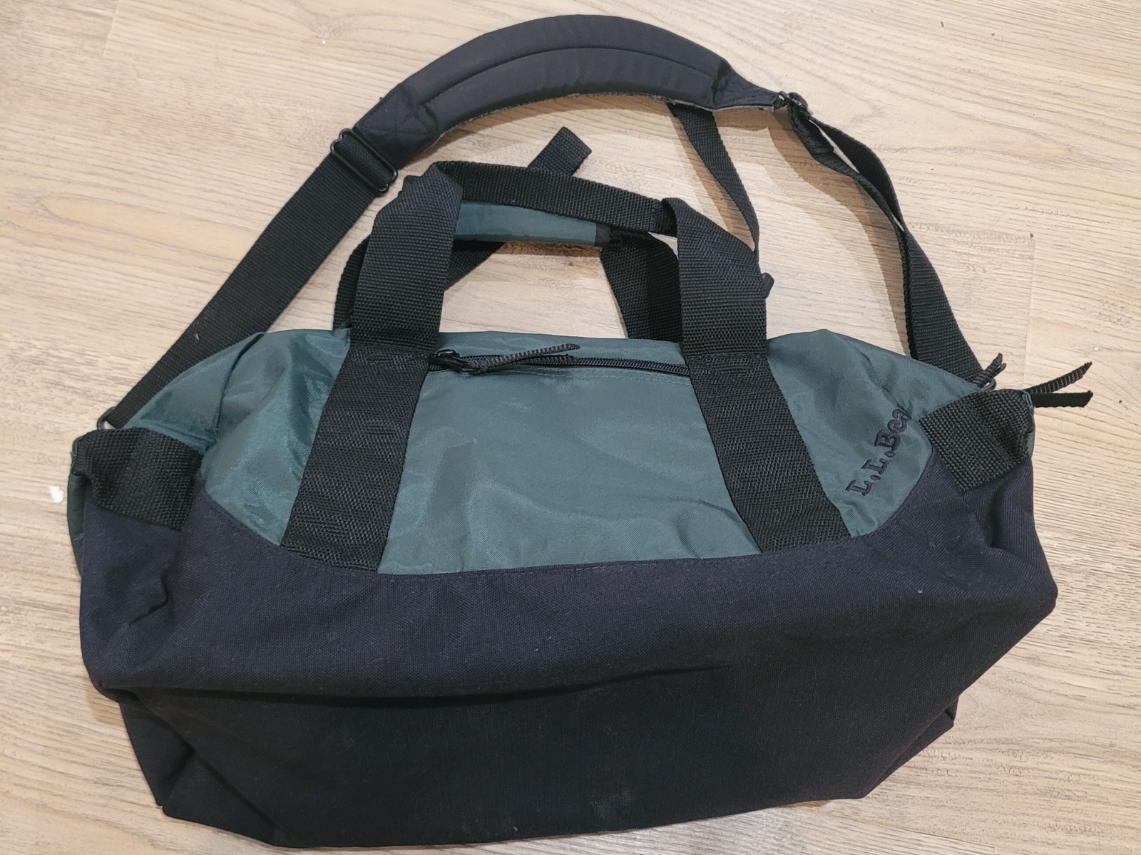 LL Bean Nylon Duffle Duffel Bag Green 18x8x9 w/ Shoulder Strap READ!!!