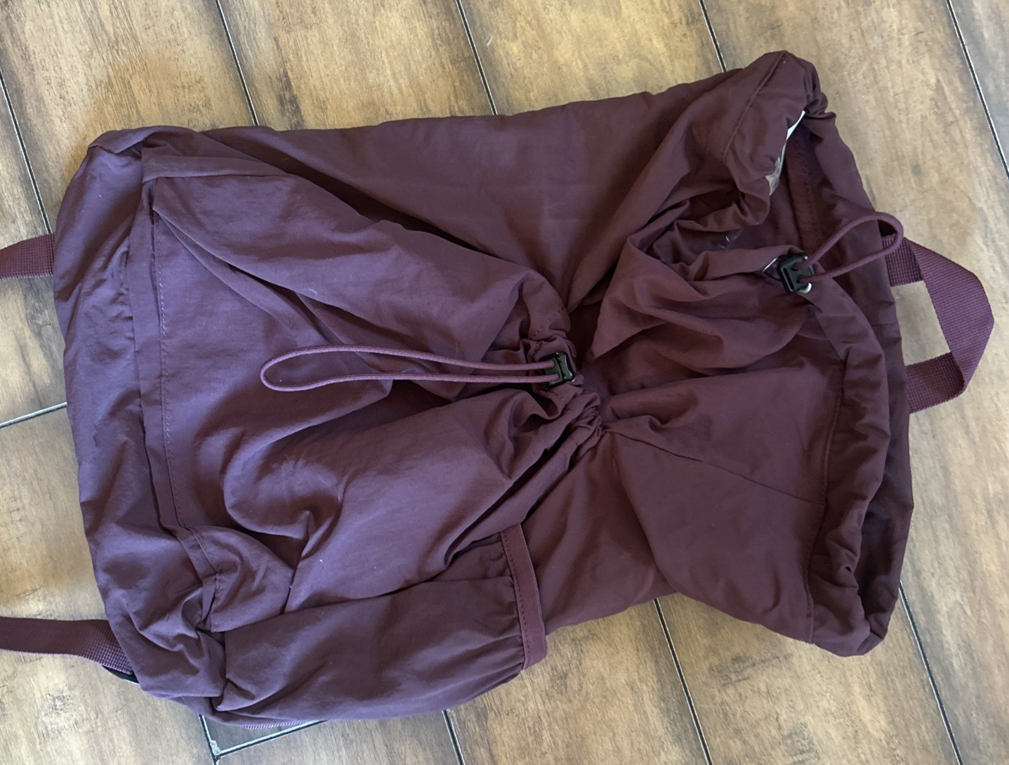 ALL IN MOTION CINCH BACKPACK – Water Repellent, Burgundy