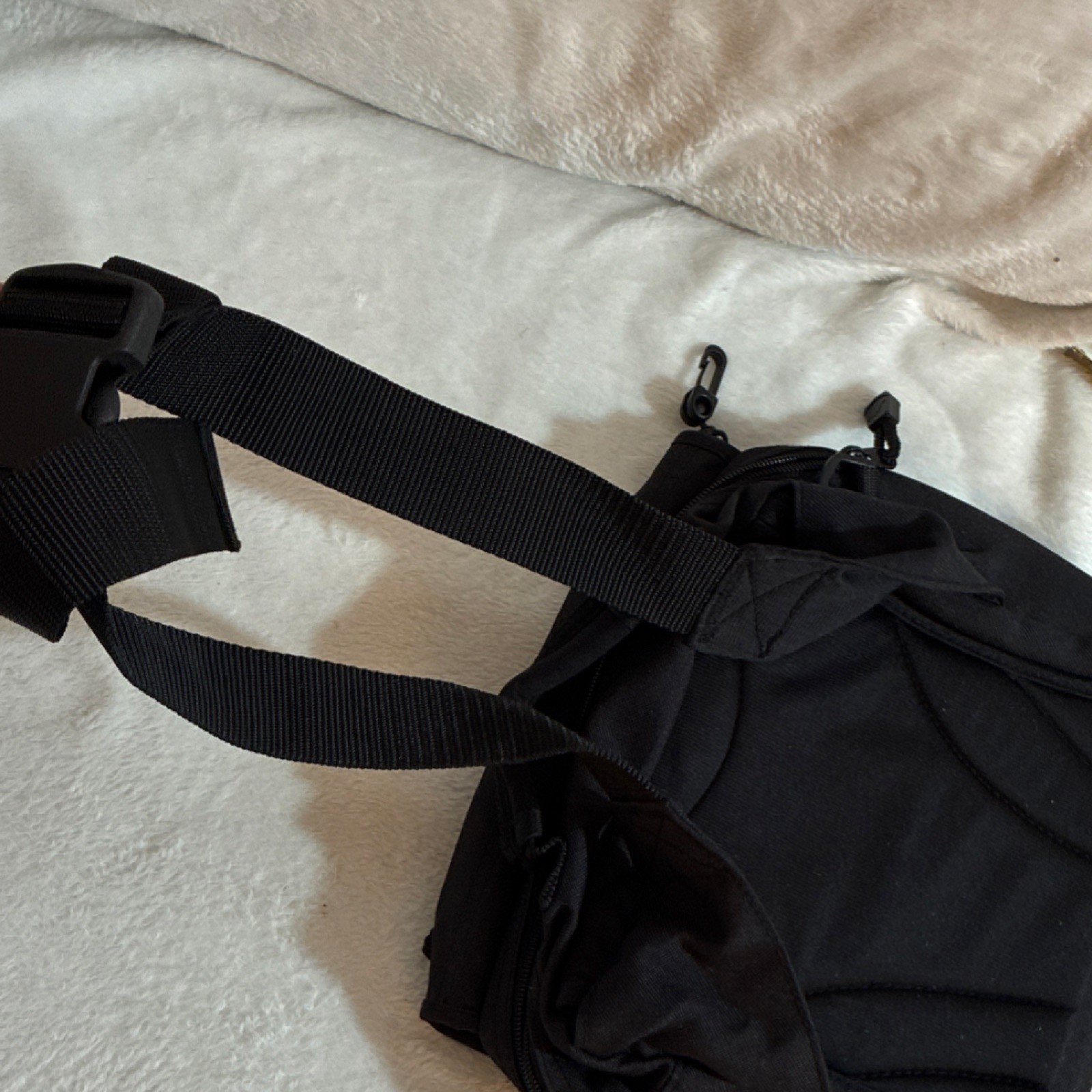 Black/Green Small Messenger Bag Adjustable Strap Lined Zip & Buckle Travel