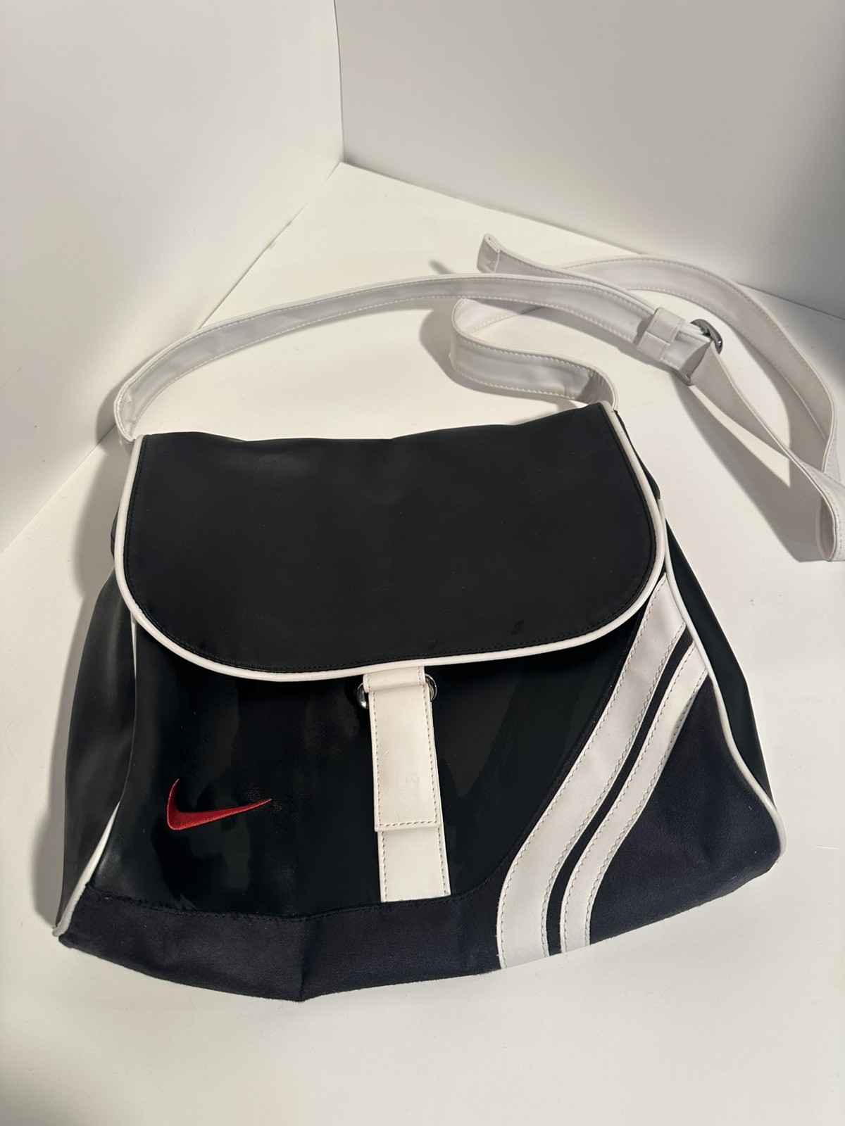 Nike Tote Messenger Bag Satchel Crossbody Shoulder Carry Red Swoosh Black White