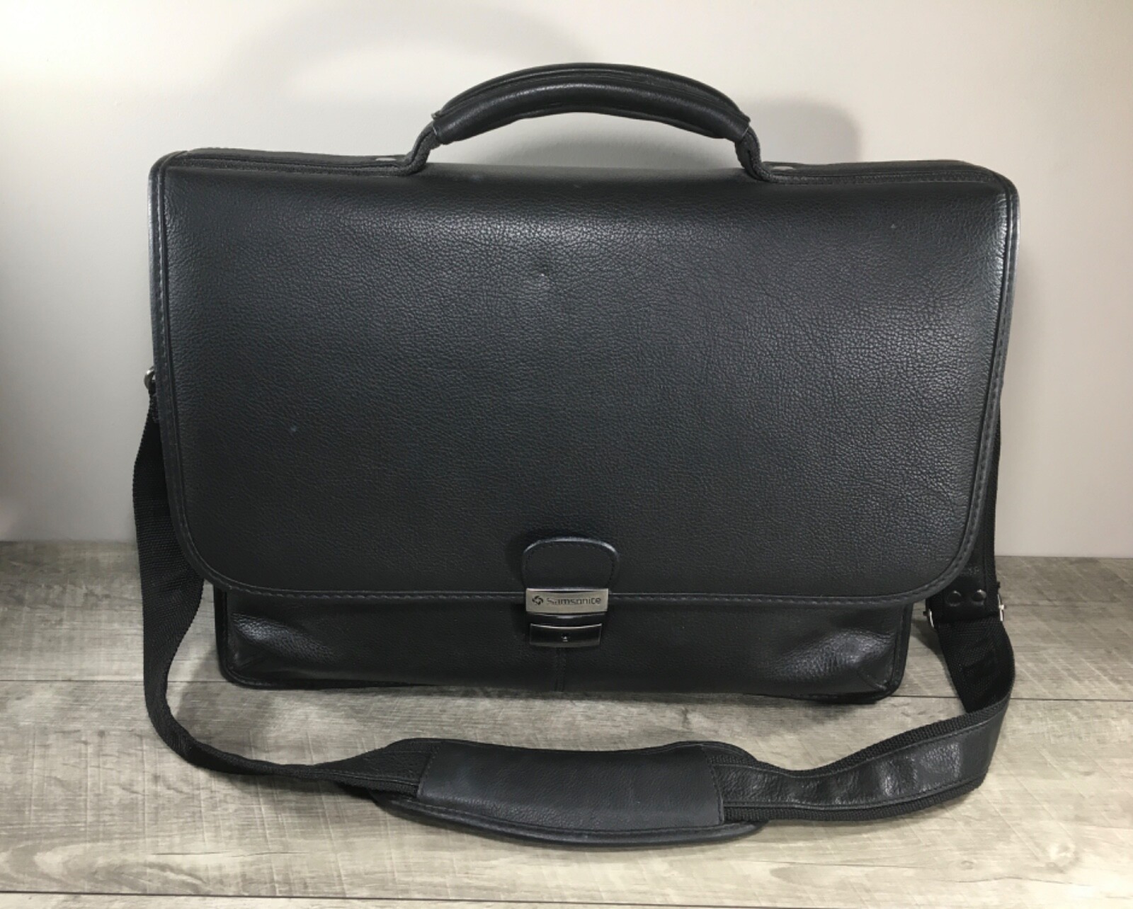 Samsonite Leather Briefcase Business Laptop Computer Black Shoulder Flapover Bag