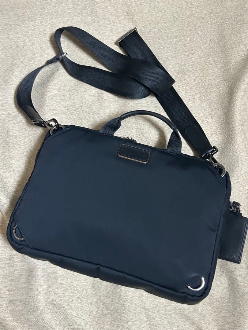 TUMI Harrison Men’s Large Sling Bag Black 24cm x 32cm Leather Crossbody