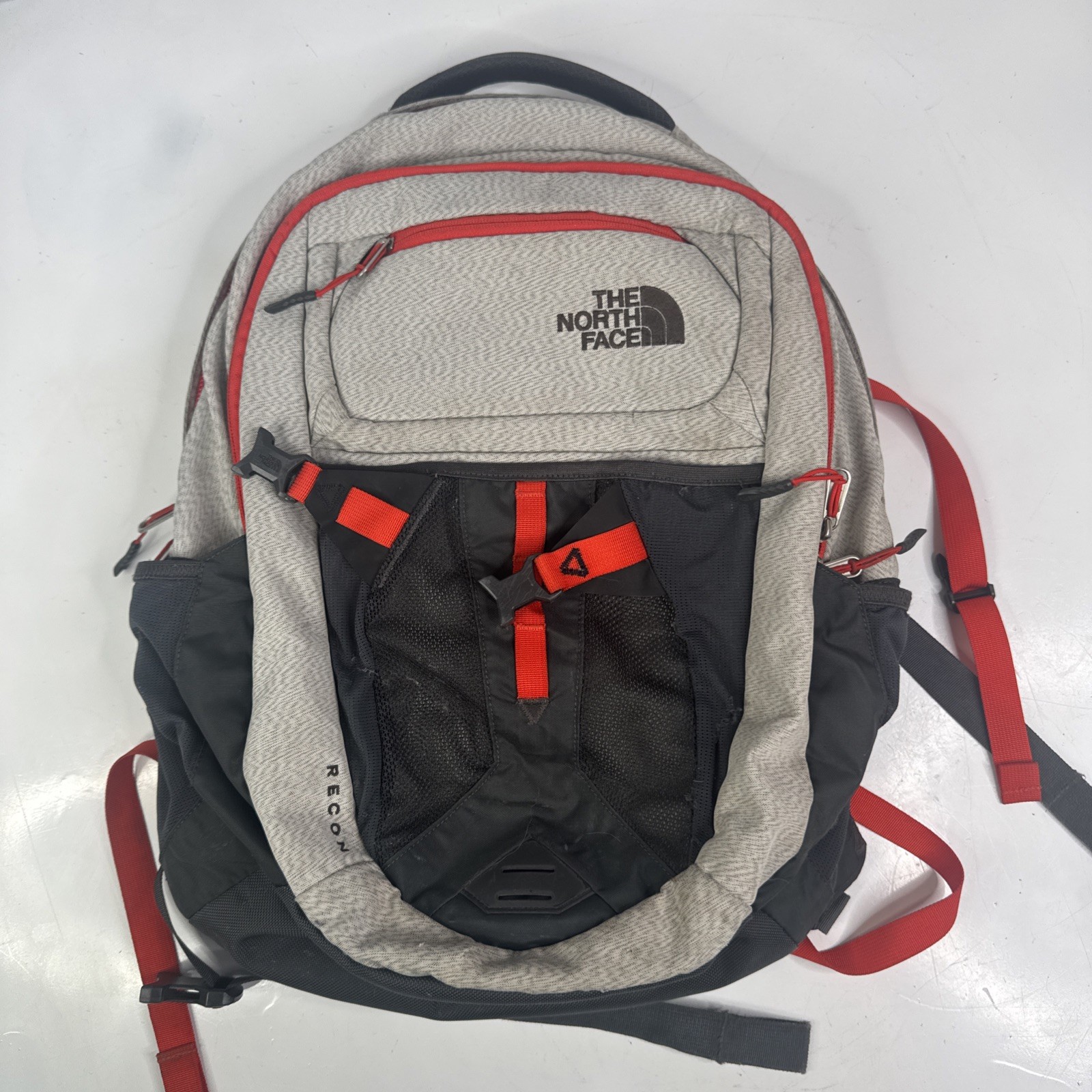 North Face Recon Backpack Gray/Red. Great bag for hiking, travel and school bag
