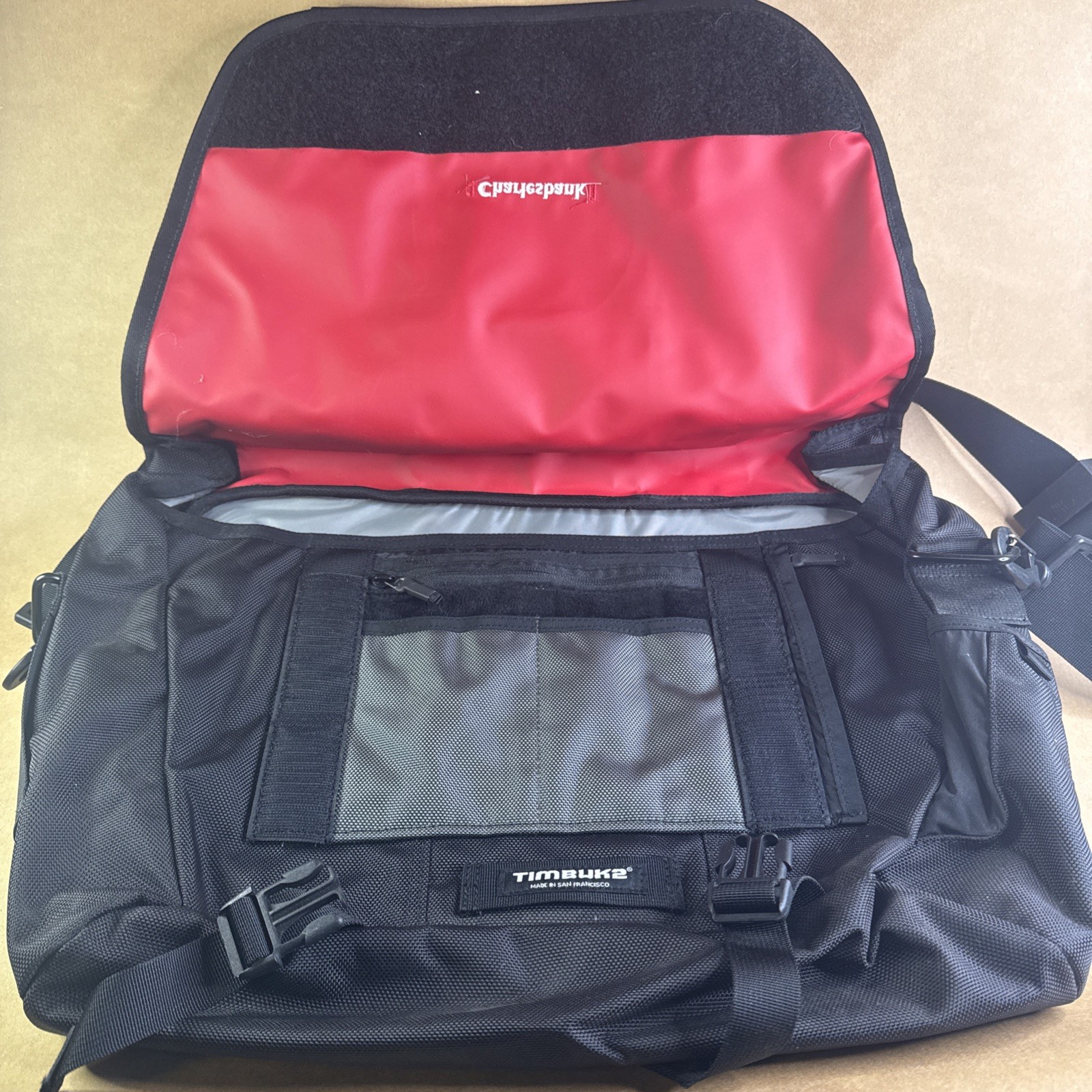 Timbuk2 Classic Messenger Bag Large Black Gray Red Bike Shoulder Crossbody Logo
