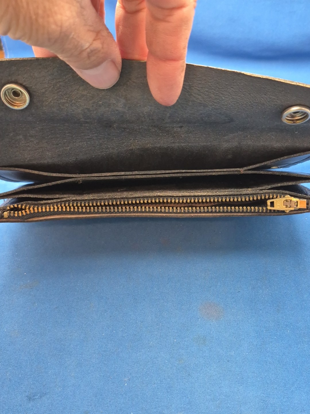 Leather Wallet Case With Logo Brown With Pockets Zipper & Clean