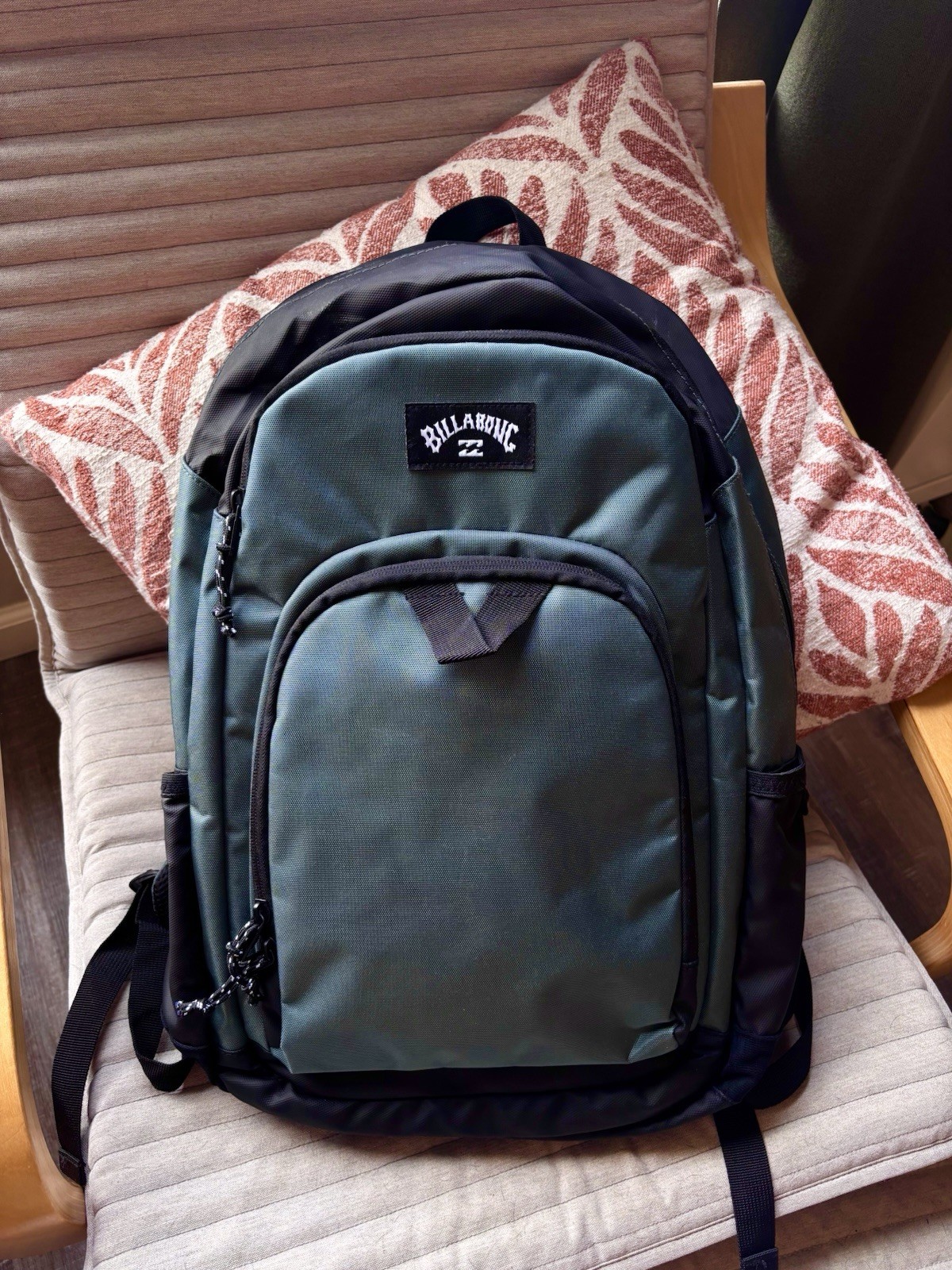 Billabong Men’s Backpack Green Black Zip Adjustable Strap Padded Outer Pockets