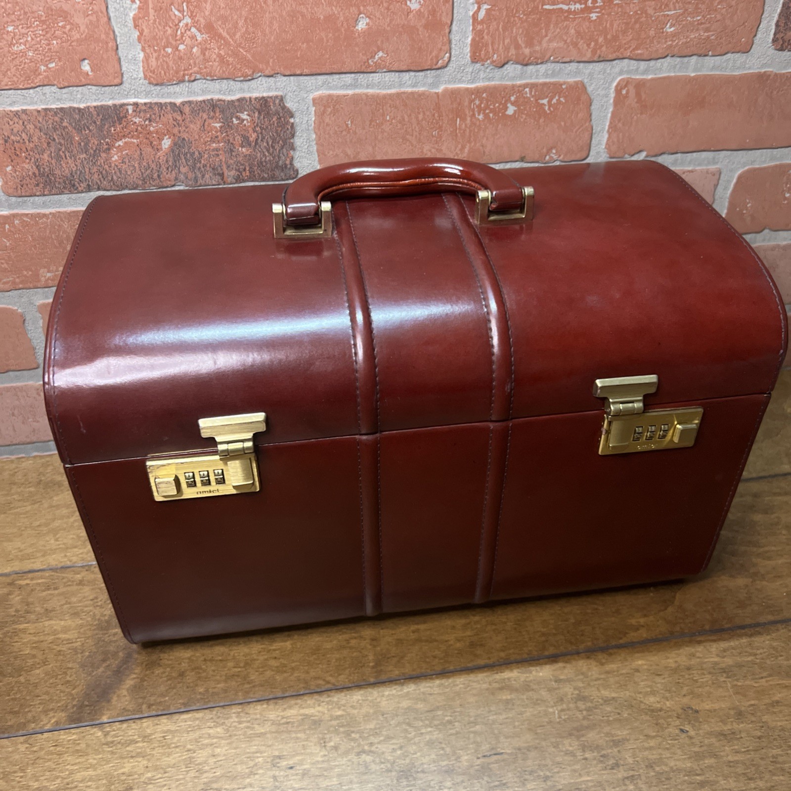 Amiet Bag Briefcase Attache Leather Vintage Train Case Euro Chic International