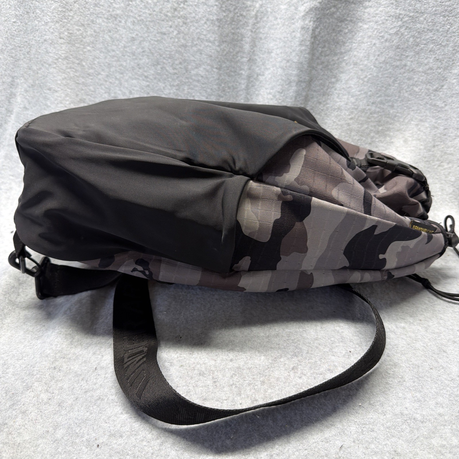 Under Armour Unisex Flex Sling Training Bag Gym Adjustable Gray-Camo