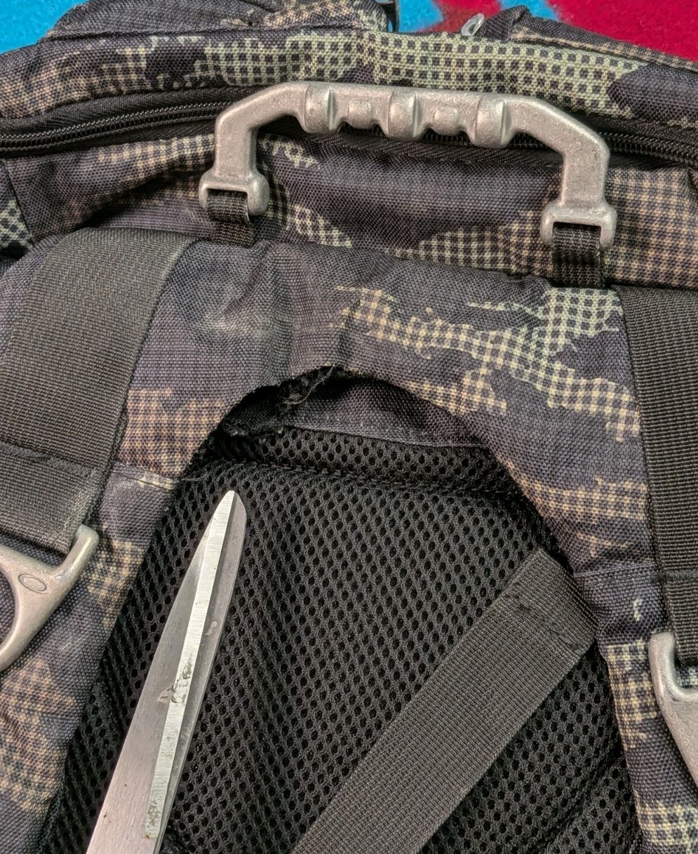Vintage Oakley Kitchen Sink Tactical Field Gear Backpack Y2K Mechanism Digicamo