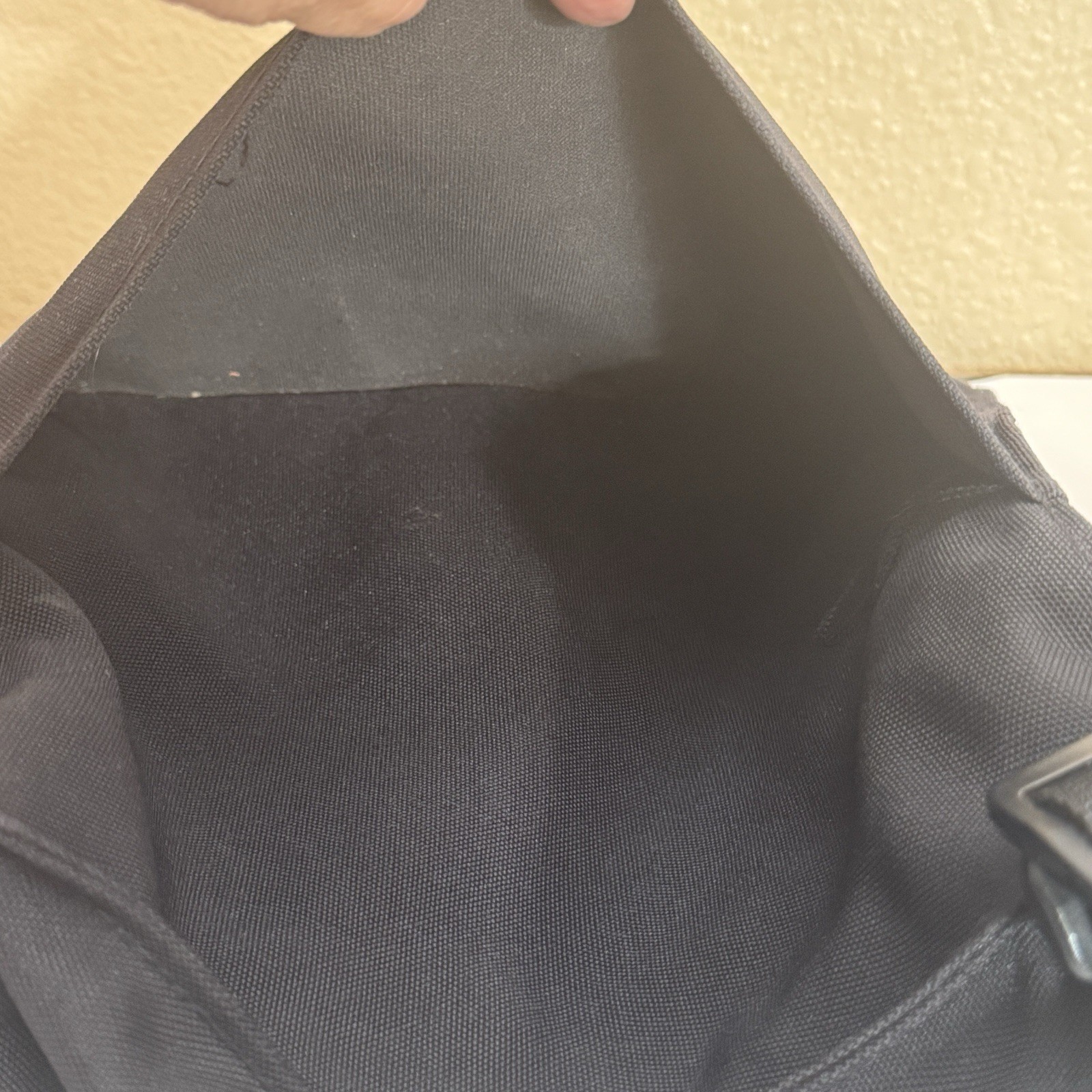 Misfits Messenger Bag-Satchel By Roxy Black 3 Pockets One W/zip Closure Rare!