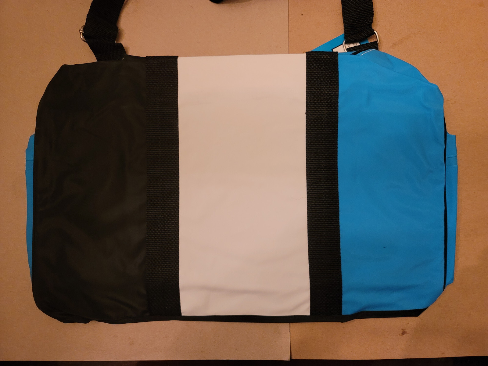 COOL WATER VINTAGE DUFFLE/TRAVEL BAG BLUE/BLACK/WHITE – NEW