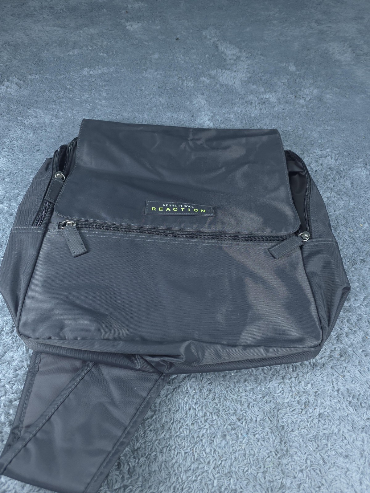 Kenneth Cole Reaction Backpack Travel Bag Laptop Pocket Padded Straps Mens Nylon