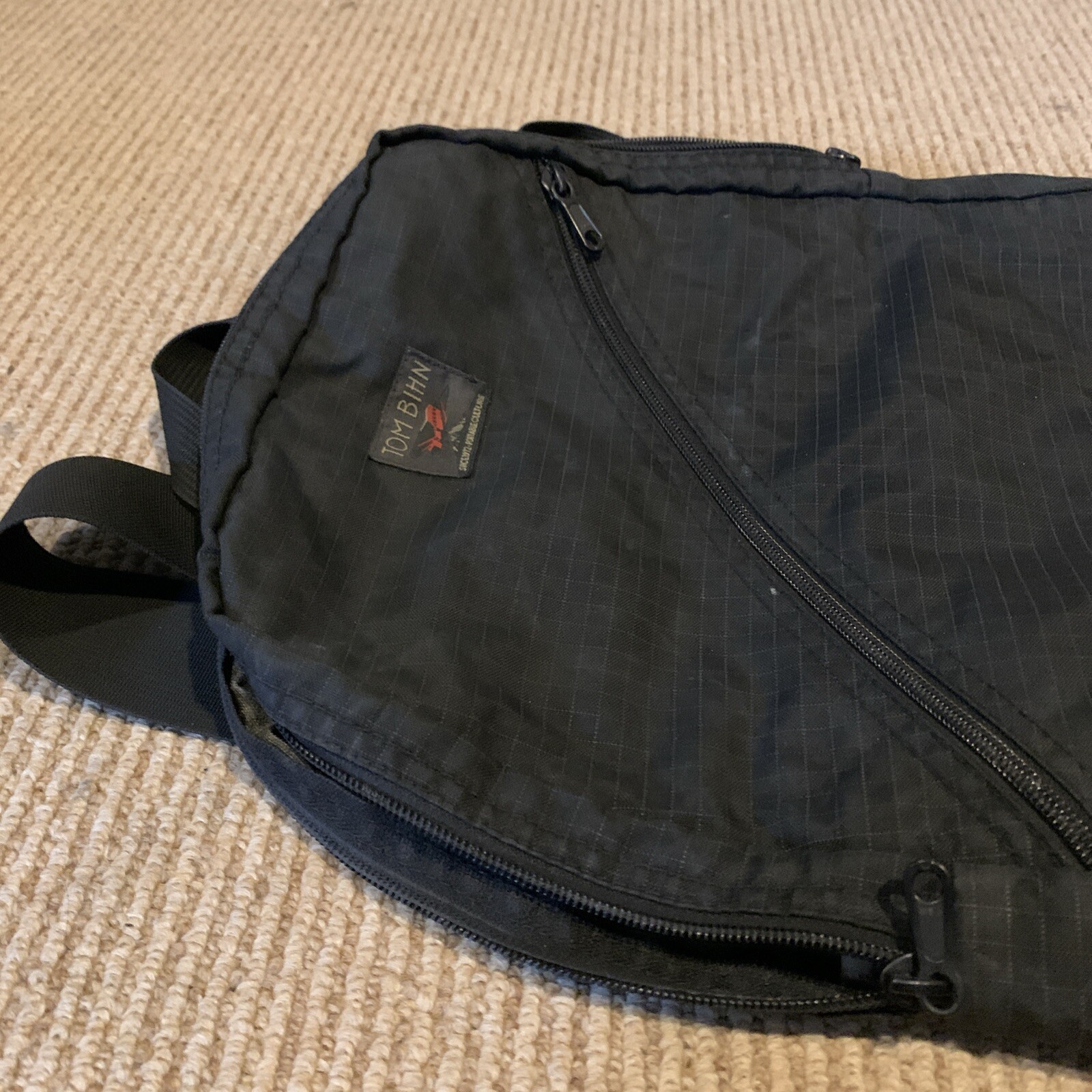 Tom Bihn – Daylight Backpack – Black 400 Halcyon/Northwest Sky 200 Halcyon