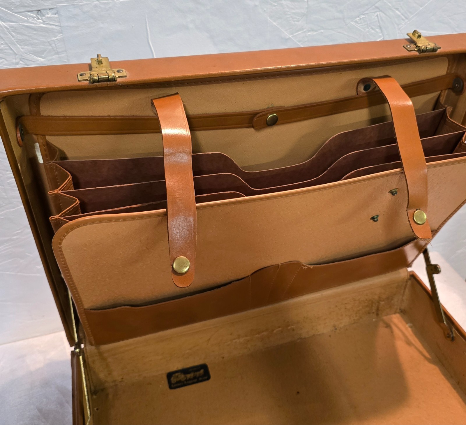 VTG Attachè Leather Top-Grain Cowhide Briefcase 17.5″ Tan London Leather Detroit