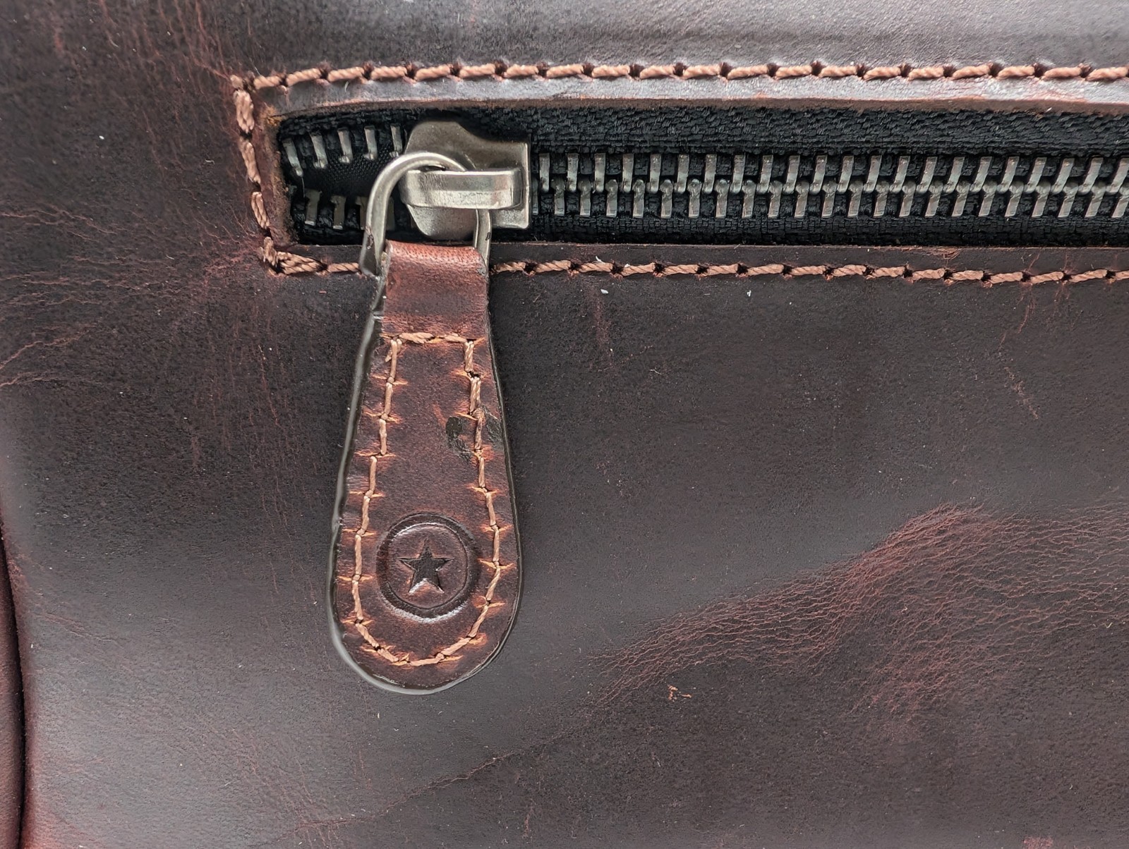 Aaron Leather Goods Toiletry Dopp Kit Bag. Premium 10.5″L x 5.5″W x 5.5″H.
