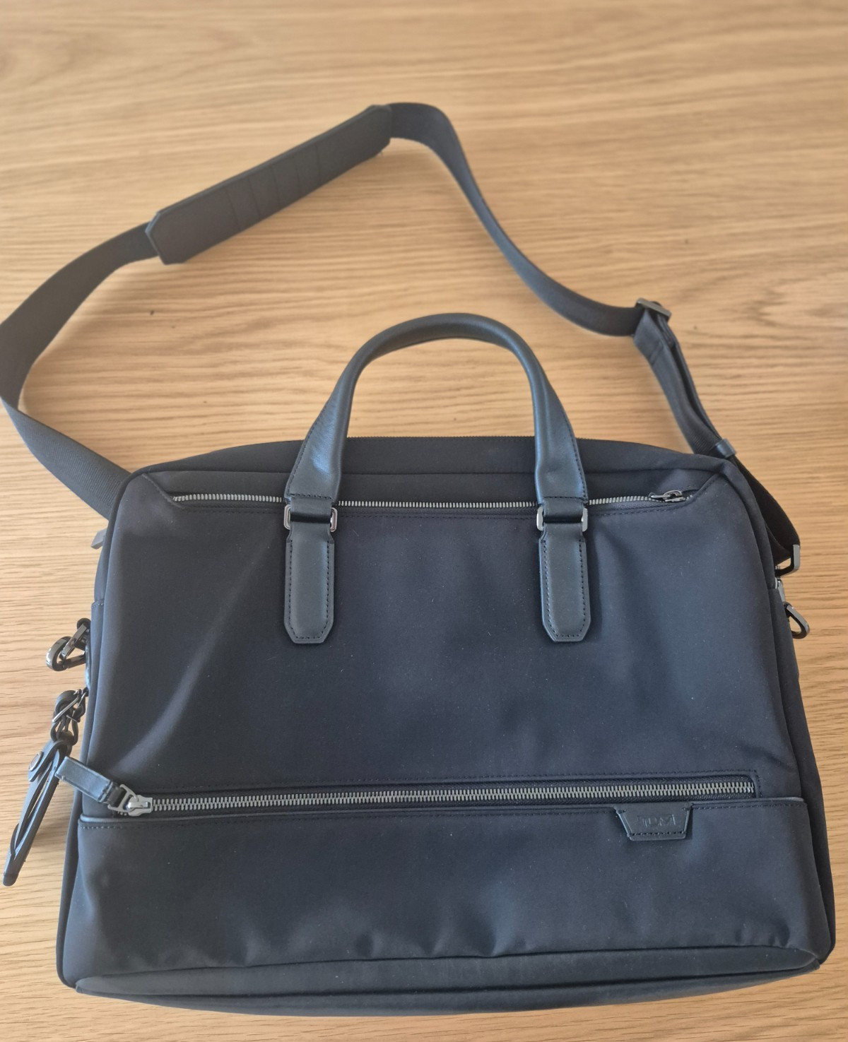 TUMI AVONDALE TOP ZIP BRIEFCASE COMPUTER BAG MODEL 148590 TUMI HARRISON BLACK