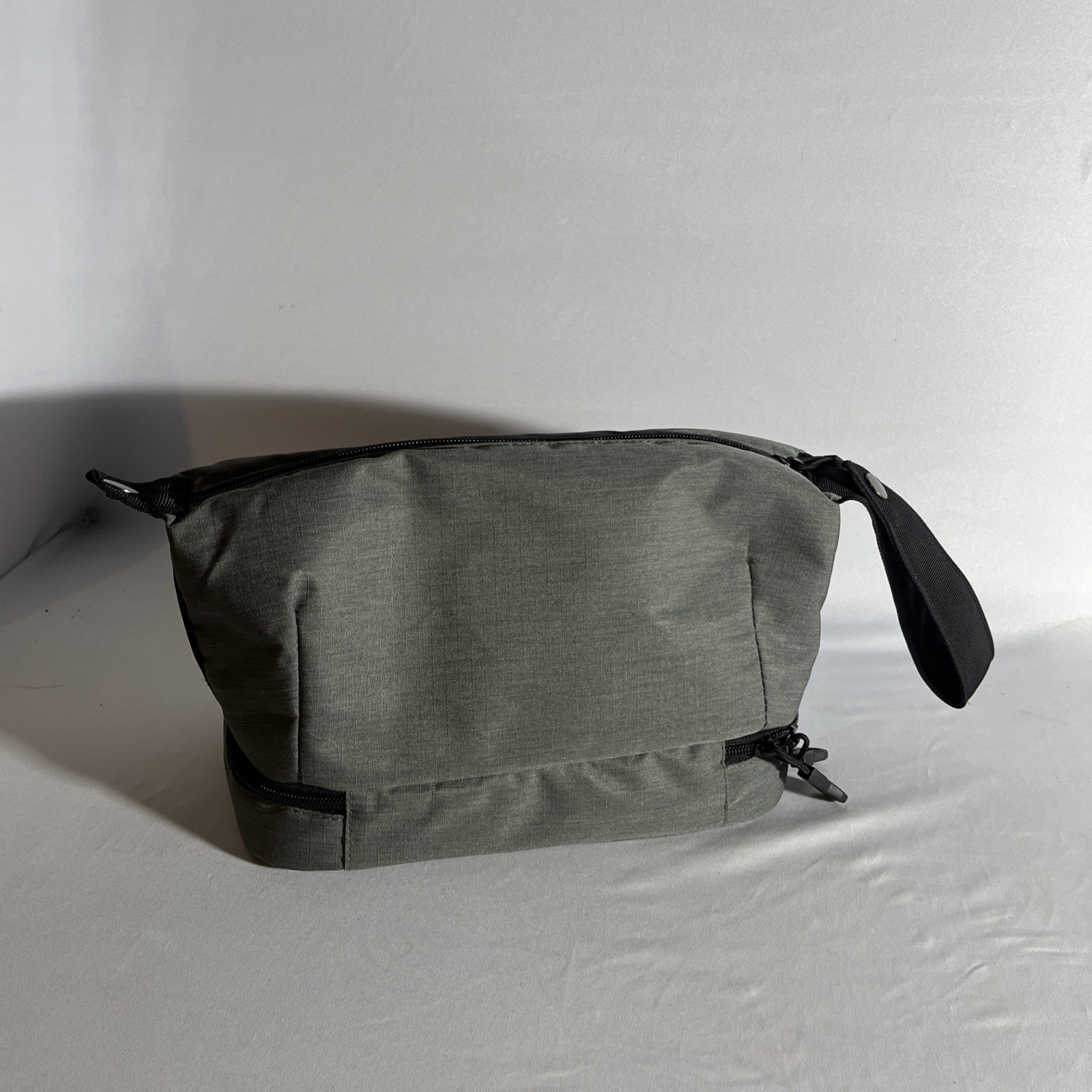 SwissGear Convertible Handle Drop Bottom Dopp Bag – Gray