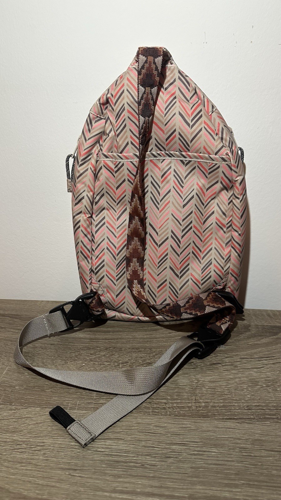 KAVU Chevron Pattern Pink Beige Gray Crossbody Sling Bag Adjustable Strap Zipper